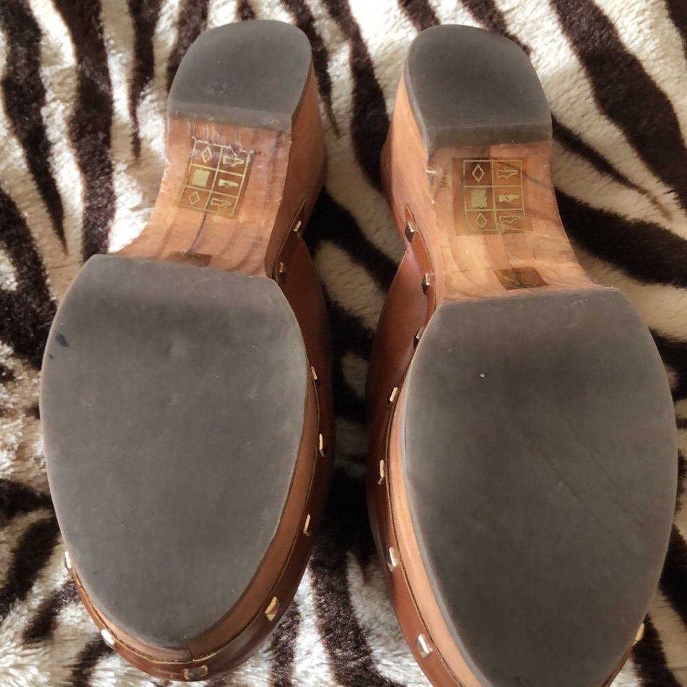 Steve Madden Clogs , Excellent Condition , Size 7… - image 2